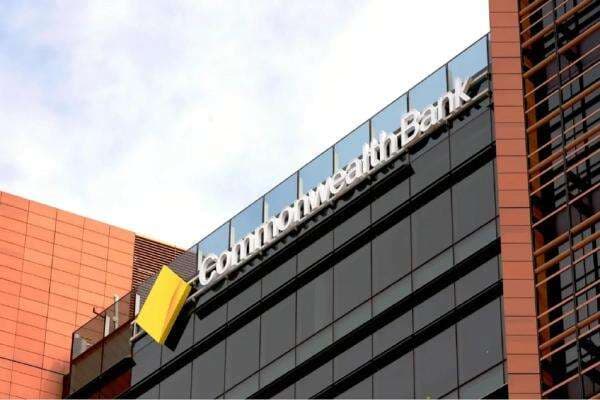 Pegawai Bank Ini Dipecat setelah Bekerja 25 Tahun, Digantikan AI yang Dilatihnya Pegawai Bank Ini Dipecat setelah Bekerja 25 Tahun, Digantikan AI yang Dilatihnya