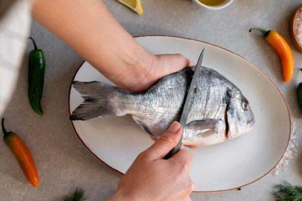 5 Cara Jitu Menghilangkan Bau Amis Ikan di Tangan, Pakai Kecap Salah Satunya 5 Cara Jitu Menghilangkan Bau Amis Ikan di Tangan, Pakai Kecap Salah Satunya