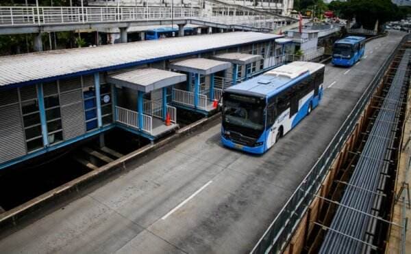 5 Cara Naik Transjakarta untuk Pertama Kali Simpel hingga Rutenya 5 Cara Naik Transjakarta untuk Pertama Kali Simpel hingga Rutenya