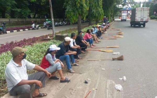 5 Fakta Petugas PPSU Mogok Kerja karena Sering Dihina Miskin oleh Lurah Ancol 5 Fakta Petugas PPSU Mogok Kerja karena Sering Dihina Miskin oleh Lurah Ancol