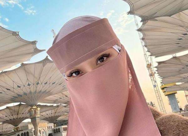 5 Gaya Hijab Cadar Bunga Citra Lestari ketika Umrah, Didoakan Istikamah 5 Gaya Hijab Cadar Bunga Citra Lestari ketika Umrah, Didoakan Istikamah
