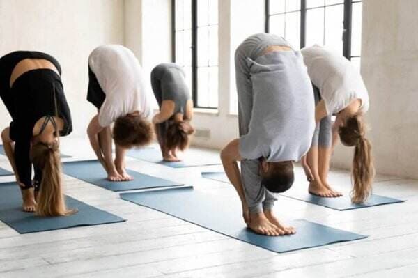 5 Gerakan Yoga yang Bisa Menyembuhkan Sakit Leher, Bantu Redakan Nyeri