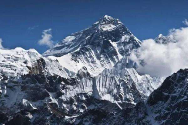 5 Gunung Terdingin di Indonesia, Ada yang Diselimuti Salju 5 Gunung Terdingin di Indonesia, Ada yang Diselimuti Salju