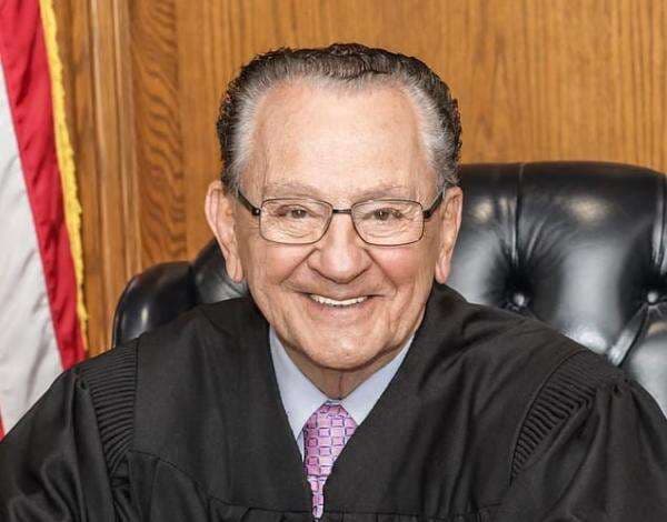 5 Kasus Paling Mengguncang Dunia yang Ditangani Hakim Frank Caprio 5 Kasus Paling Mengguncang Dunia yang Ditangani Hakim Frank Caprio