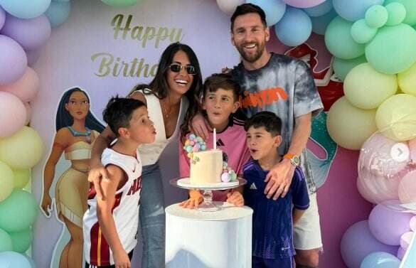 5 Perempuan Supercantik yang Dinikahi sang Pesepakbola Idola, Nomor 1 Teman Masa Kecil 5 Perempuan Supercantik yang Dinikahi sang Pesepakbola Idola, Nomor 1 Teman Masa Kecil