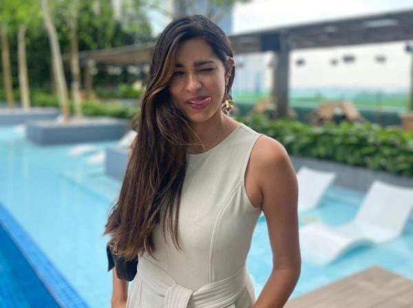 5 Potret Cantik Melissa Cordona, Istri Jordi Amat 5 Potret Cantik Melissa Cordona, Istri Jordi Amat