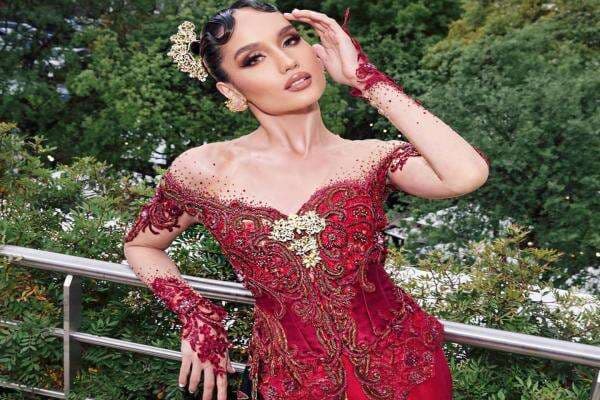 5 Potret Cinta Laura Kenakan Gaun Batik di Festival Film Cannes 2025, Banjir Pujian Netizen 5 Potret Cinta Laura Kenakan Gaun Batik di Festival Film Cannes 2025, Banjir Pujian Netizen