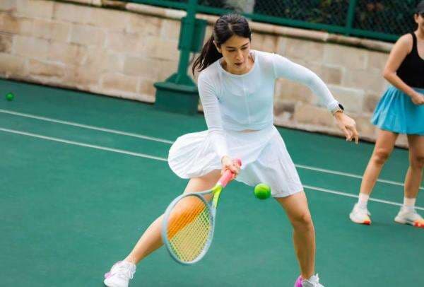 5 Potret Dian Sastro Main Tenis, Gak Kalah Cantik dari Anya Geraldine 5 Potret Dian Sastro Main Tenis, Gak Kalah Cantik dari Anya Geraldine