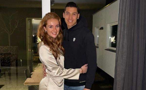 5 Potret Pacar Jay Idzes, Jagoan Timnas Indonesia yang Sukses Kalahkan Vietnam 5 Potret Pacar Jay Idzes, Jagoan Timnas Indonesia yang Sukses Kalahkan Vietnam