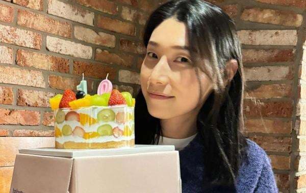 5 Potret Pemain Voli Cantik Kim Yeon-Koung, Senyum Manisnya Bikin Meleleh 5 Potret Pemain Voli Cantik Kim Yeon-Koung, Senyum Manisnya Bikin Meleleh