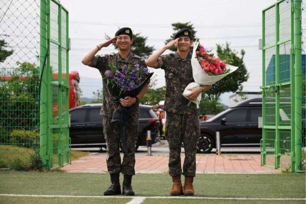 5 Potret RM dan V BTS Bebas Wajib Militer, Siap Comeback Hibur ARMY 5 Potret RM dan V BTS Bebas Wajib Militer, Siap Comeback Hibur ARMY