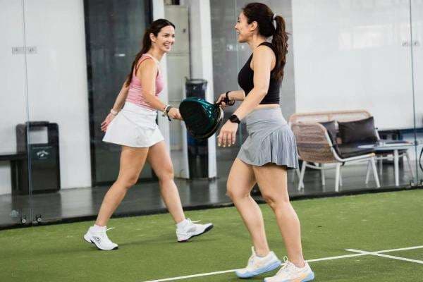 5 Potret Seru Nia Ramadhani & Wulan Guritno Main Padel, OOTD Sporty Hot Mom 5 Potret Seru Nia Ramadhani & Wulan Guritno Main Padel, OOTD Sporty Hot Mom