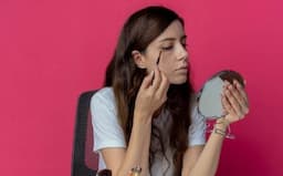 5 Tips Makeup Anti Retak dan Geser untuk Si Kulit Kering, On Point Seharian!