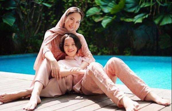 5 Trend Warna Baju Lebaran di 2024, Masih Ada Hijau Sage? 5 Trend Warna Baju Lebaran di 2024, Masih Ada Hijau Sage?