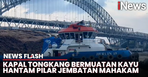 Detik-Detik Kapal Tongkang Tabrak Jembatan Mahakam di Samarinda Bikin Warga Panik Detik-Detik Kapal Tongkang Tabrak Jembatan Mahakam di Samarinda Bikin Warga Panik