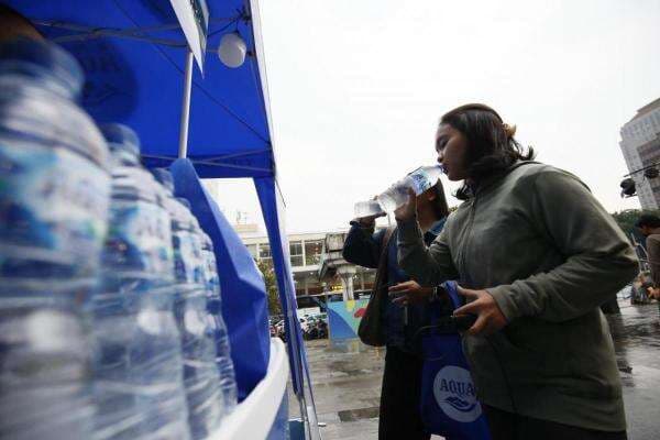 Penonton Antusias Ikut Quiz Bareng AQUA di Music Zone! Penonton Antusias Ikut Quiz Bareng AQUA di Music Zone!