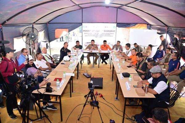 BNPB Targetkan Evakuasi Korban Amburknya Mushola Ponpes Al-Khoziny Rampung Besok BNPB Targetkan Evakuasi Korban Amburknya Mushola Ponpes Al-Khoziny Rampung Besok