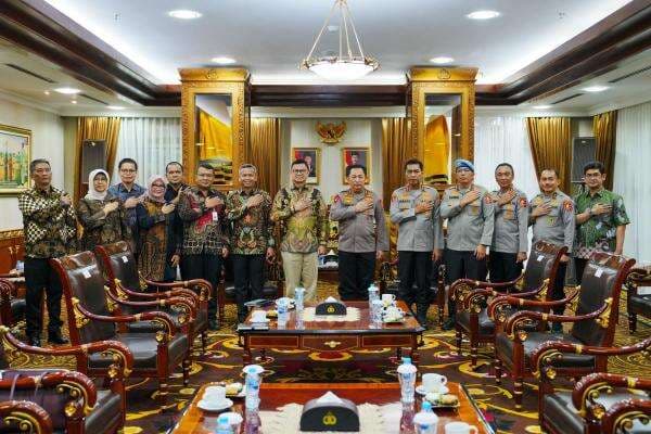 Polri Dorong Industri Obat Dalam Negeri dengan Harga Terjangkau dan Bebas Mafia Polri Dorong Industri Obat Dalam Negeri dengan Harga Terjangkau dan Bebas Mafia