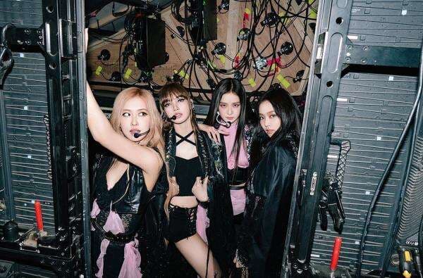 BLACKPINK Gelar Konser 3 Hari di Jepang, Sukses Gaet 165.000 Penonton BLACKPINK Gelar Konser 3 Hari di Jepang, Sukses Gaet 165.000 Penonton