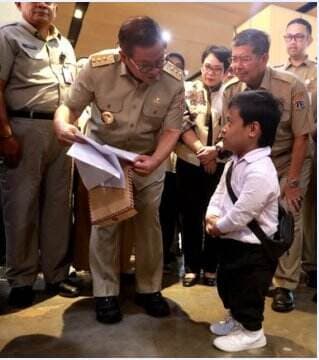 Kisah Haru Zidan, Penyandang Disabilitas yang Diterima Kerja di Transjakarta Usai Berbincang dengan Pramono Kisah Haru Zidan, Penyandang Disabilitas yang Diterima Kerja di Transjakarta Usai Berbincang dengan Pramono