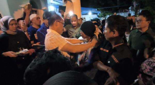 6 Orang yang Nazar Jalan Kaki Polman-Mamuju, Tiba di Kediaman SDK 6 Orang yang Nazar Jalan Kaki Polman-Mamuju, Tiba di Kediaman SDK