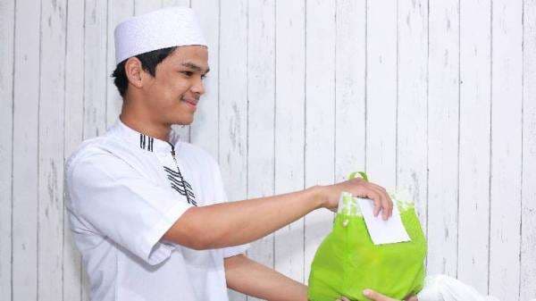 Hadits Sedekah di Hari Jumat dan Keutamaannya bagi Umat Islam Hadits Sedekah di Hari Jumat dan Keutamaannya bagi Umat Islam