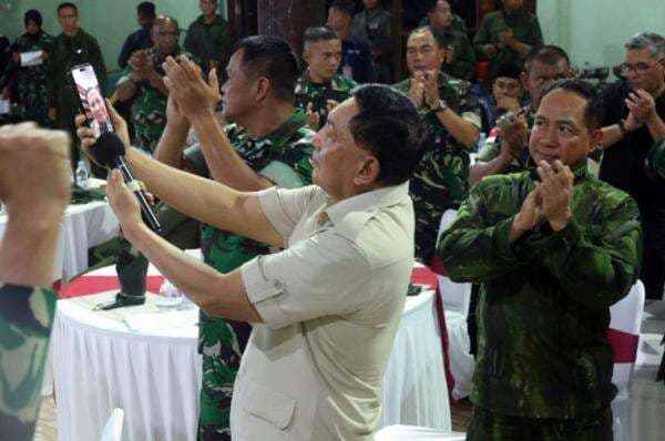 Panglima TNI Bersama Menhan RI Rayakan Malam Pergantian Tahun dengan Ribuan Prajurit di Papua Panglima TNI Bersama Menhan RI Rayakan Malam Pergantian Tahun dengan Ribuan Prajurit di Papua