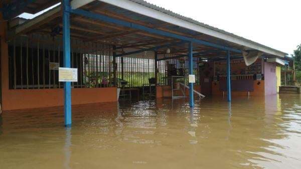 Banjir Rendam 4 Kecamatan di Melawi Kalbar, 1.027 KK Terdampak Banjir Rendam 4 Kecamatan di Melawi Kalbar, 1.027 KK Terdampak