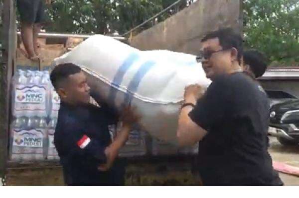 MNC Peduli Salurkan Bantuan bagi Korban Bencana di Tapanuli Utara, Warga Antusias MNC Peduli Salurkan Bantuan bagi Korban Bencana di Tapanuli Utara, Warga Antusias