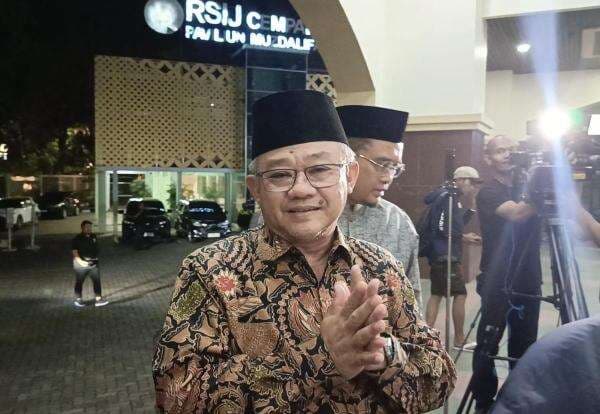 Mendikdasmen Abdul Muti Jenguk Korban Ledakan SMAN 72 di RSI Cempaka Putih Mendikdasmen Abdul Muti Jenguk Korban Ledakan SMAN 72 di RSI Cempaka Putih