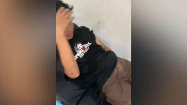 Viral Remaja SMP Terluka Dibacok OTK di Pemalang, Ternyata akibat Duel dengan Pelajar Lain Viral Remaja SMP Terluka Dibacok OTK di Pemalang, Ternyata akibat Duel dengan Pelajar Lain
