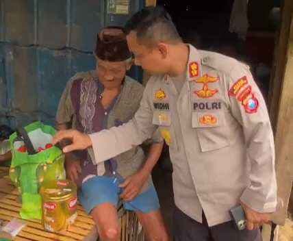 Kisah Pilu Kakek Jumanai di Jeneponto , Hidup Sebatang Kara di Gubuk Reyot Kisah Pilu Kakek Jumanai di Jeneponto , Hidup Sebatang Kara di Gubuk Reyot