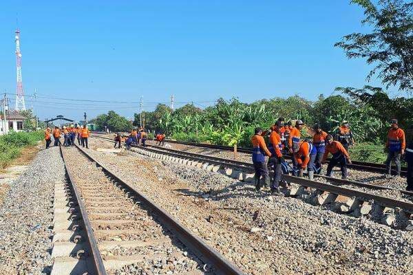 54 Perjalanan Kereta Api Dibatalkan Hari Ini Imbas Kereta Anjlok di Subang 54 Perjalanan Kereta Api Dibatalkan Hari Ini Imbas Kereta Anjlok di Subang