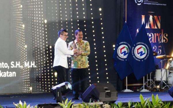 Komitmen Ciptakan Perubahan, Menteri Imipas Terima Penghargaan Transformational Leader Komitmen Ciptakan Perubahan, Menteri Imipas Terima Penghargaan Transformational Leader