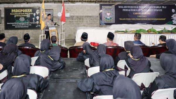 Jombang Kondusif! Pengamanan Ketat Kawal Pengesahan Anggota Baru PSHT di Padepokan Plandi Jombang Kondusif! Pengamanan Ketat Kawal Pengesahan Anggota Baru PSHT di Padepokan Plandi