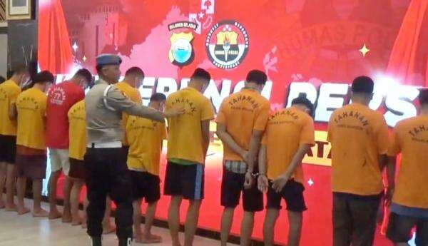 Penjarahan ATM di DPRD Makassar: Polisi Tetapkan 10 Tersangka, Sita Rp32 Juta Penjarahan ATM di DPRD Makassar: Polisi Tetapkan 10 Tersangka, Sita Rp32 Juta