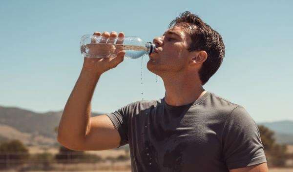 Cuaca Panas Ekstrem! Ini Minuman Harus Dihindari saat Aktivitas di Luar Rumah Cuaca Panas Ekstrem! Ini Minuman Harus Dihindari saat Aktivitas di Luar Rumah