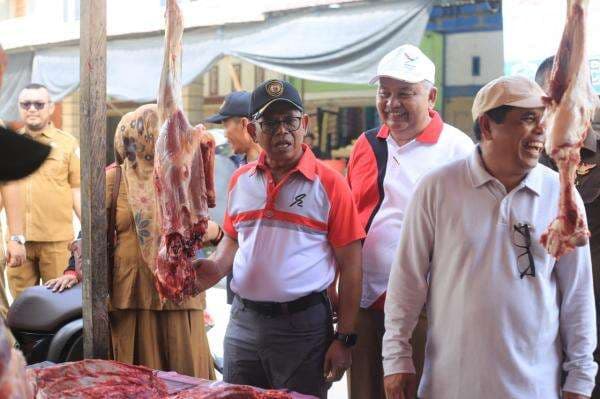 Sekda Aceh Utara Tinjau Pasar Lhoksukon, Pastikan Harga Sembako dan Daging Stabil Sekda Aceh Utara Tinjau Pasar Lhoksukon, Pastikan Harga Sembako dan Daging Stabil