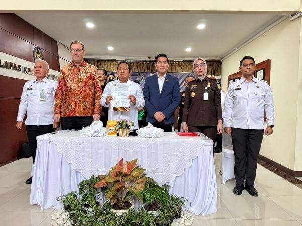 Dua Napi Narkoba Asal Belanda Dipulangkan Dua Napi Narkoba Asal Belanda Dipulangkan