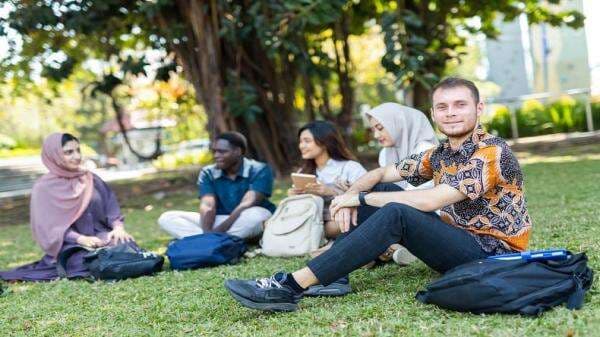 Pendaftar Internasional UMS Melonjak Drastis di Batch Pertama 2025, Tembus 5.647 Orang Pendaftar Internasional UMS Melonjak Drastis di Batch Pertama 2025, Tembus 5.647 Orang