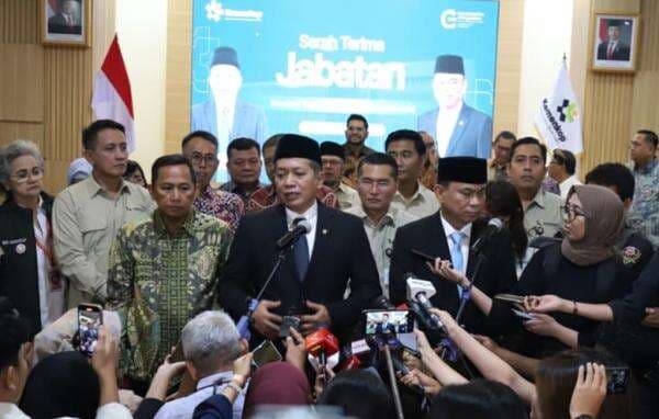 Menkop Ferry Juliantono Langsung Dapat Arahan Khusus dari Prabowo usai Dilantik, Apa Itu? Menkop Ferry Juliantono Langsung Dapat Arahan Khusus dari Prabowo usai Dilantik, Apa Itu?