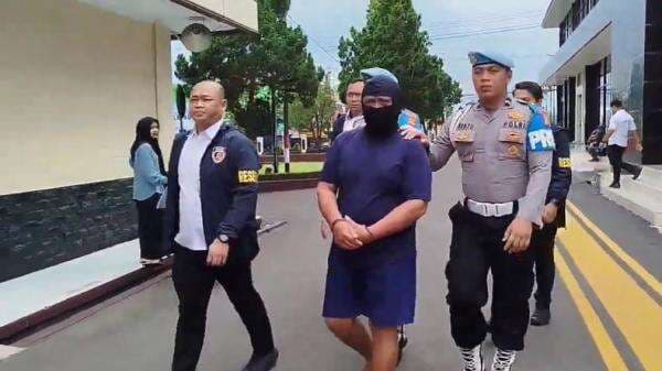 Kepala Desa di Kuningan Ditahan atas Dugaan Korupsi Dana Desa Rp1 Miliar Lebih Kepala Desa di Kuningan Ditahan atas Dugaan Korupsi Dana Desa Rp1 Miliar Lebih