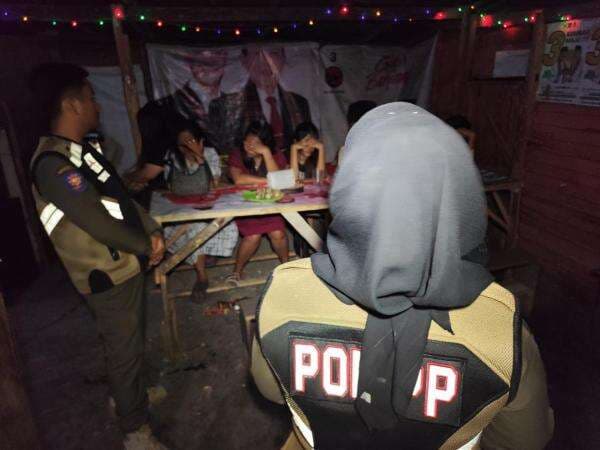 Razia Pekat di Perbatasan Payakumbuh, Satpol-PP Tangkap Sejumlah Remaja dan Perempuan Razia Pekat di Perbatasan Payakumbuh, Satpol-PP Tangkap Sejumlah Remaja dan Perempuan