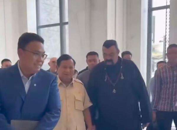 Prabowo Bertemu Aktor asal Amerika Serikat Steven Seagle, Begini Ceritanya! Prabowo Bertemu Aktor asal Amerika Serikat Steven Seagle, Begini Ceritanya!