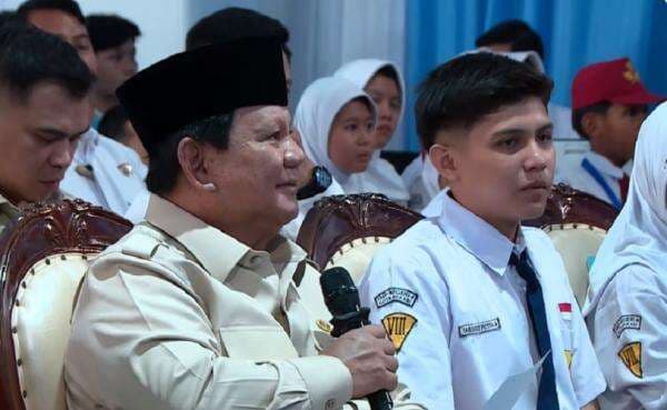 Prabowo Ungkap 75 Persen Sekolah di Indonesia Telah Terima Smartboard untuk Pembelajaran Prabowo Ungkap 75 Persen Sekolah di Indonesia Telah Terima Smartboard untuk Pembelajaran