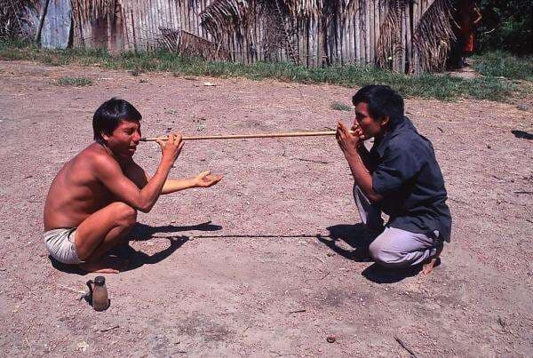 6 Tradisi Teraneh di Dunia, Salah Satunya Makan Abu Orang Mati 6 Tradisi Teraneh di Dunia, Salah Satunya Makan Abu Orang Mati