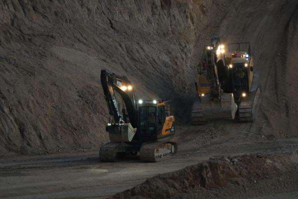 Debut Cemerlang Saham EMAS, Koleksi saat ARA Terbongkar Berisiko? Debut Cemerlang Saham EMAS, Koleksi saat ARA Terbongkar Berisiko?