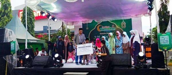 Festival Ramadan Pegadaian Area Kupang: Penjualan Emas Capai Rp. 500 juta per hari. Festival Ramadan Pegadaian Area Kupang: Penjualan Emas Capai Rp. 500 juta per hari.