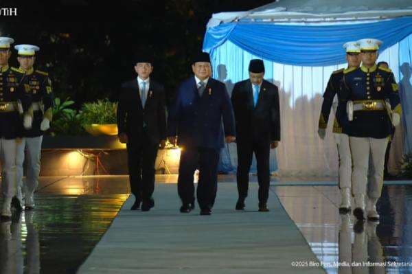 Prabowo Pimpin Ziarah Nasional di TMP Kalibata: Jangan Lupakan Jasa Para Pahlawan! Prabowo Pimpin Ziarah Nasional di TMP Kalibata: Jangan Lupakan Jasa Para Pahlawan!