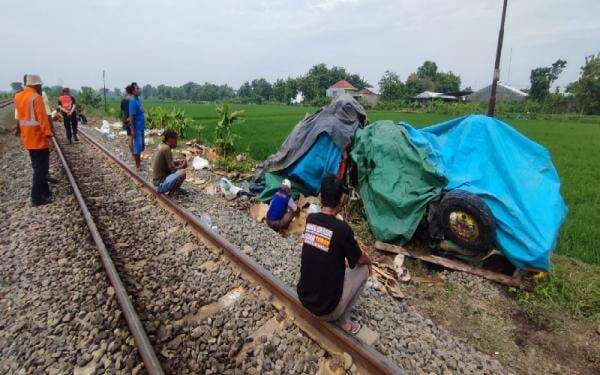 Kecelakaan Kereta Api Sancaka dengan Truk di Perlintasan JPL 82 Sragen, Sopir Truk Jadi Korban Kecelakaan Kereta Api Sancaka dengan Truk di Perlintasan JPL 82 Sragen, Sopir Truk Jadi Korban